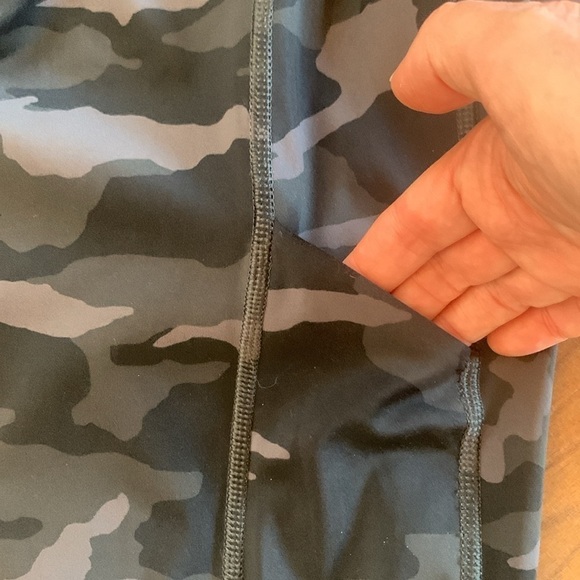 Athleta‎ Ultimate 7/8 Tight Legging Camo Black Gray Size XS - Picture 5 of 6